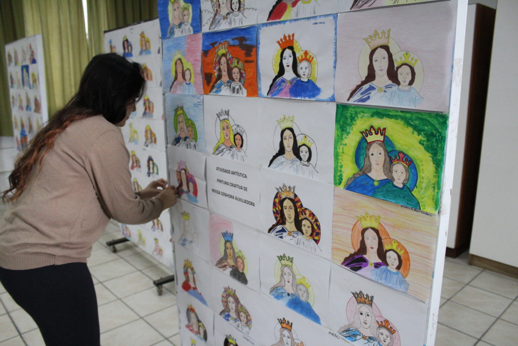 Obra Social Dom Bosco de Joinville realiza gincana mariana me comemoração ao dia de Nossa Senhora Auxiliadora.