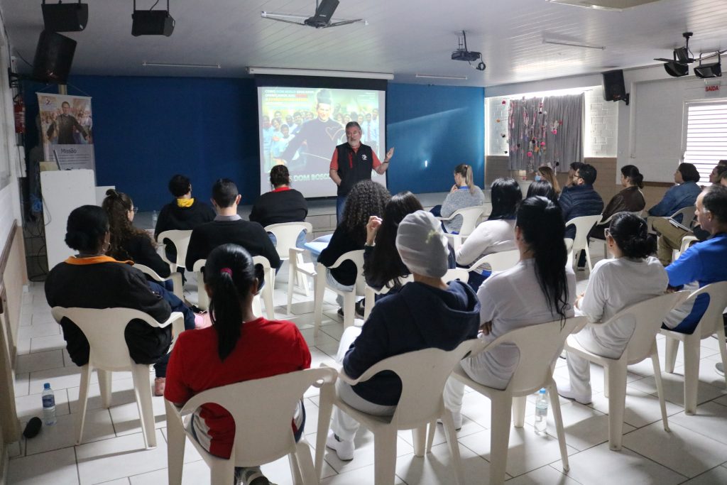Formação continuada realizada com educadores no Parque Dom Bosco