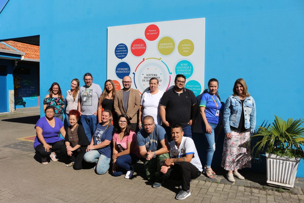 Educadores do ISAS de Curitiba participam de formação sobre educação social