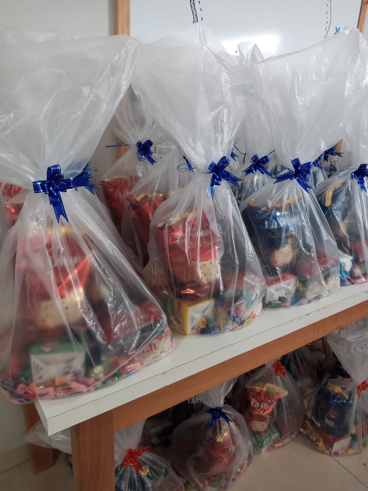 O Instituto Assistencial Dom Bosco entrega Cestas de Natal para as famílias atendidas