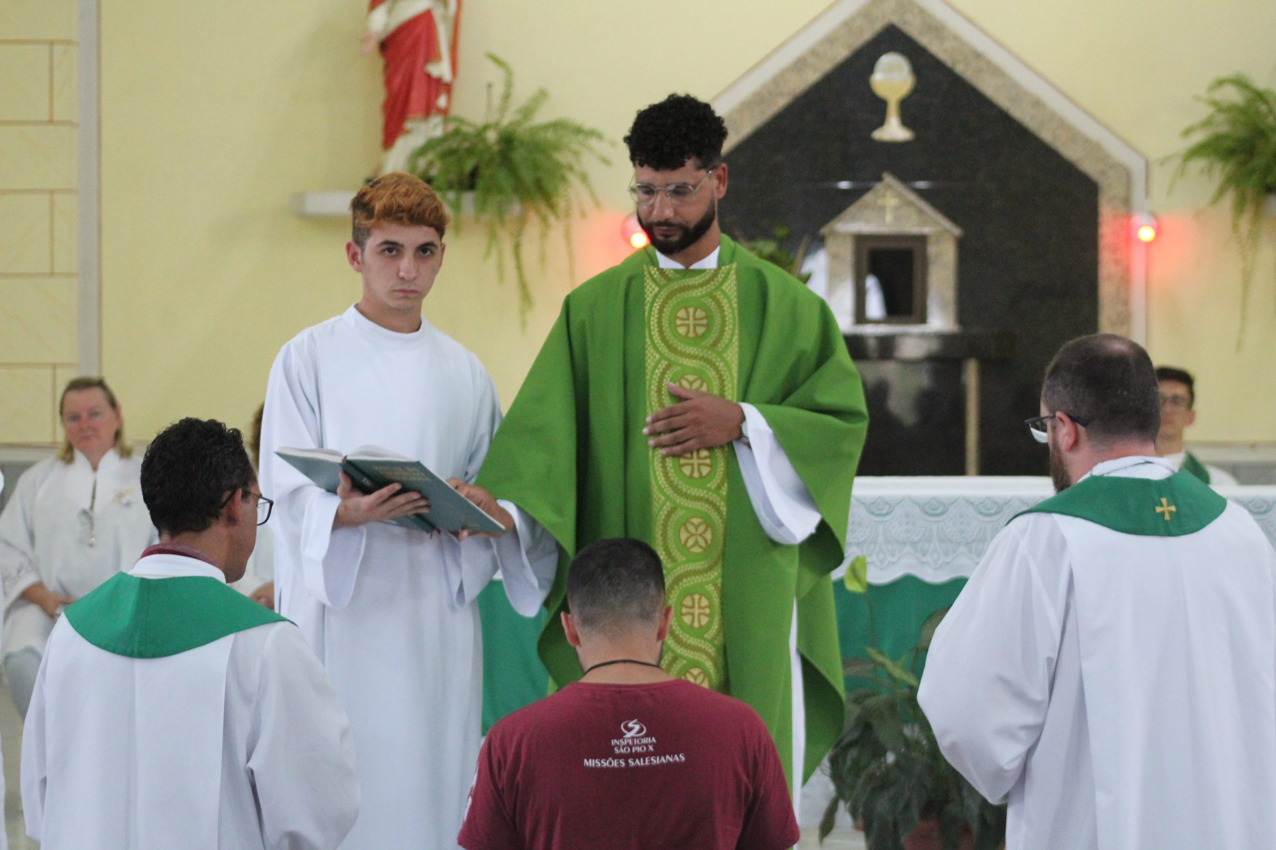 Formandos renovam votos religiosos no Projeto Missionário Juvenil
