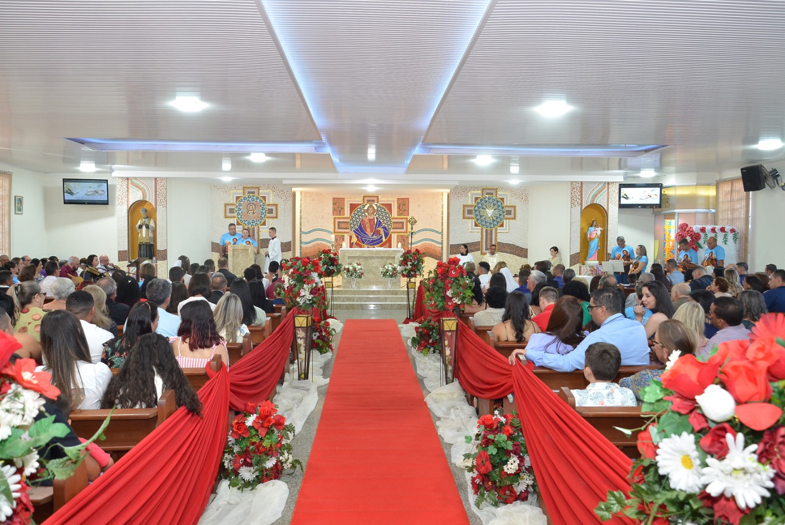 Paróquia Nossa Senhora Auxiliadora realiza casamento comunitário