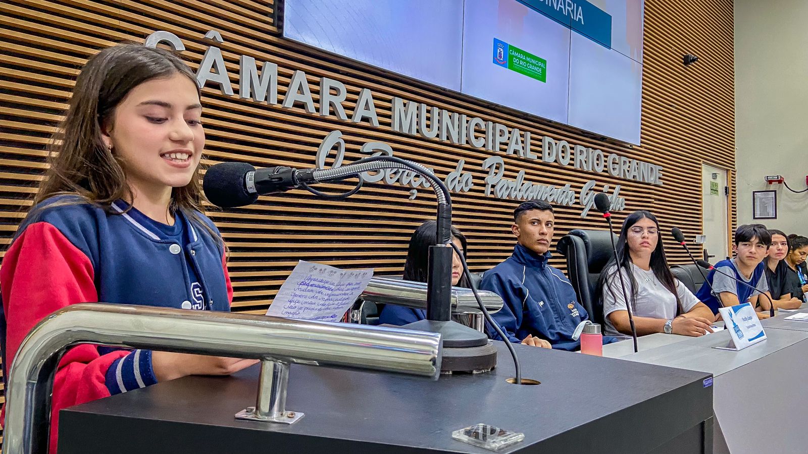 Câmara Jovem: estudante Lavínia Castro é eleita Vereadora Mirim