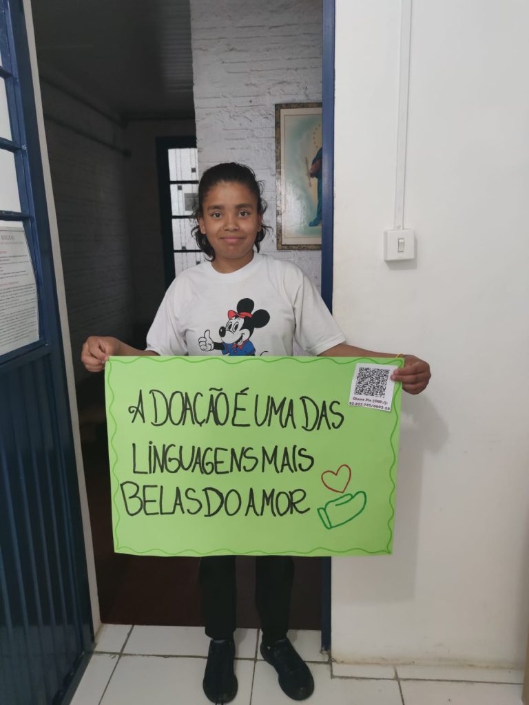 Educandos do IADB produzem cartazes para o Dia de Doar