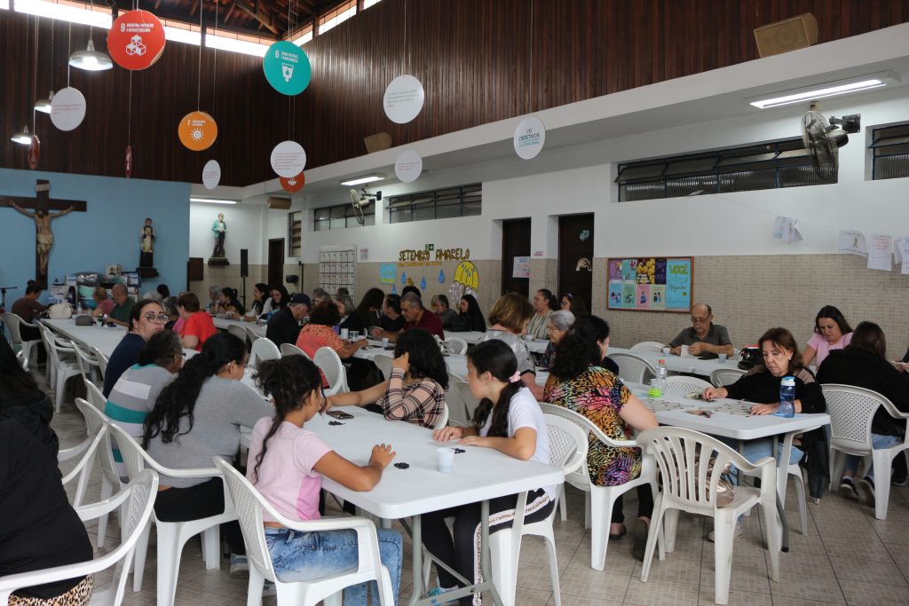 Show de Prêmios do ISAS reúne comunidade e arrecada fundos para passeio de fim de ano