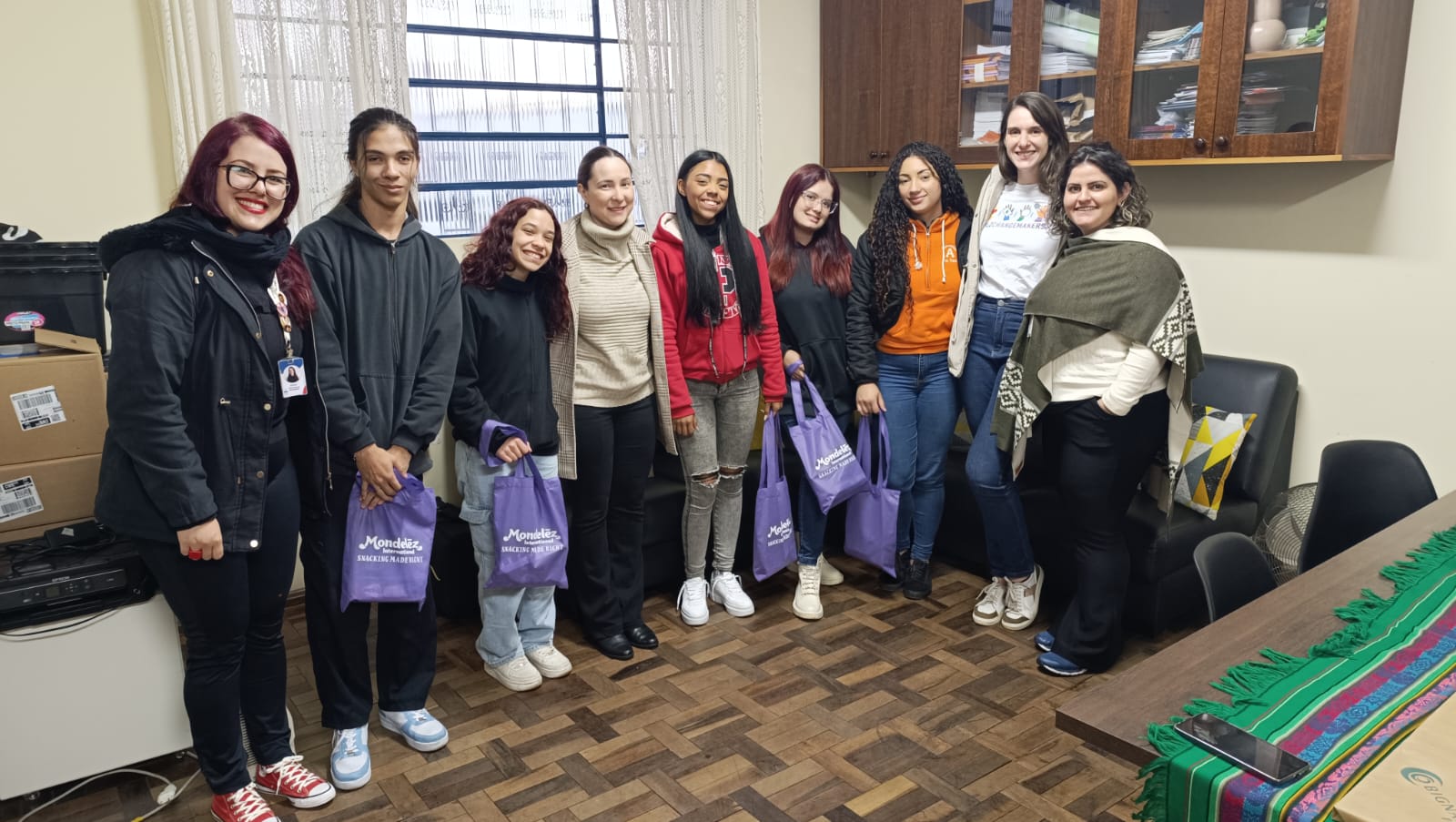 Mondelez visita ISAS e conhece jovens do projeto Conecta Futuro