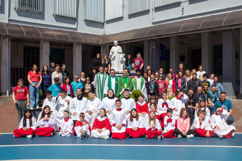 Coroinhas e Acólitos salesianos participam de encontro estadual em Porto Alegre