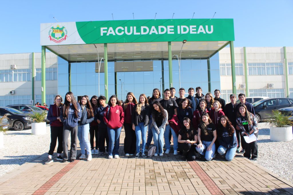 Estudantes do Colégio Auxiliadora conhecem o Ensino Superior