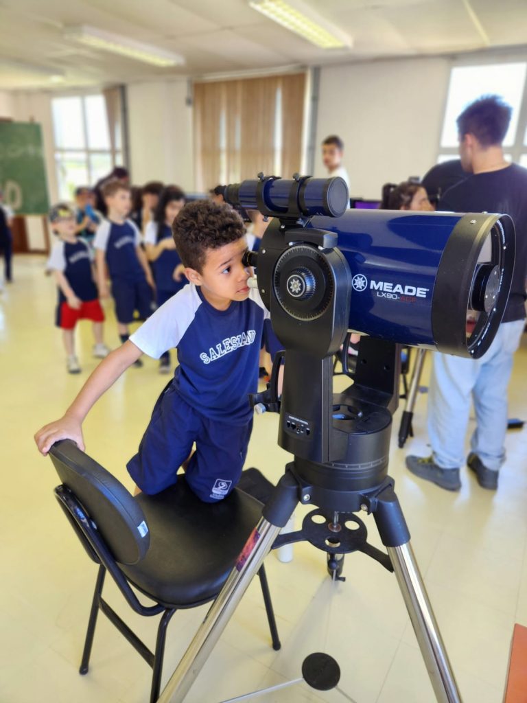 “Viajantes espaciais”, do 1º ano, visitam Observatório Astrofísico da FURG