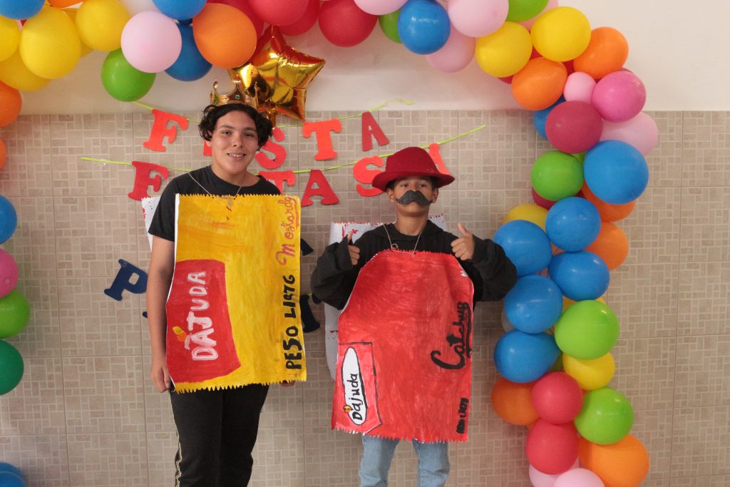 Desfile de Fantasias no ISAS estimula criatividade de crianças e adolescentes