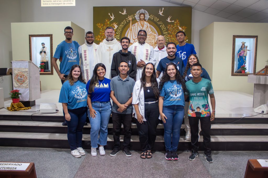 Jovens missionários iniciam projeto do GIAM em Itajaí (SC)