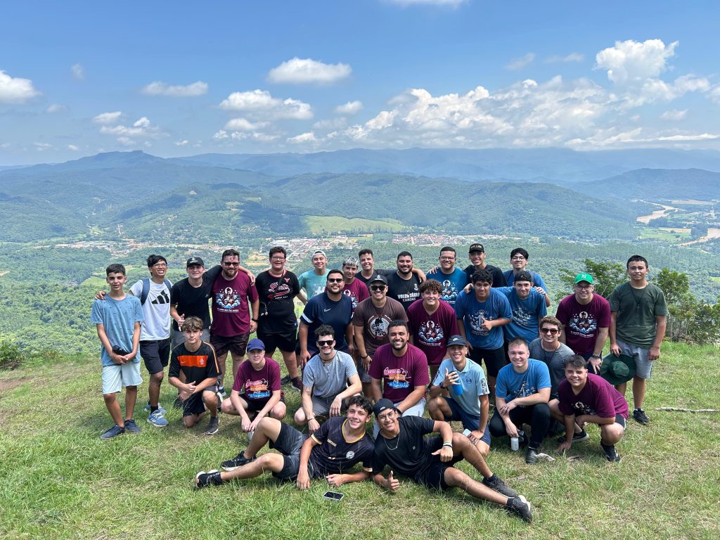 Colônia de Férias Vocacional: Jovens Vivem Experiência de Discernimento e Encontro com a Vocação em Ascurra, Santa Catarina.