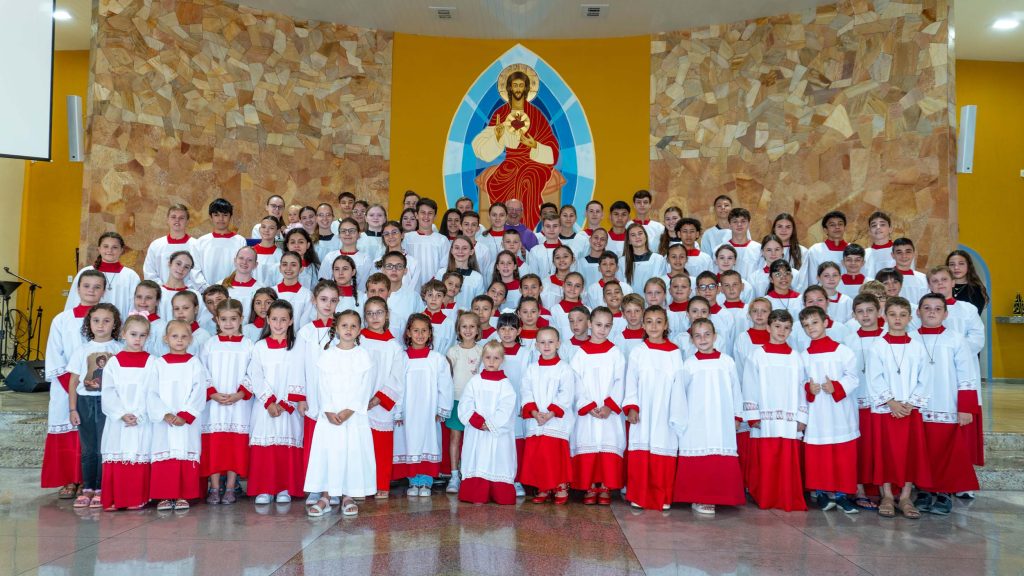 Comunidade Paroquial Sagrado Coração de Jesus celebra o Dia de São Domingos Sávio com encontro especial para coroinhas, acólitos e AJS