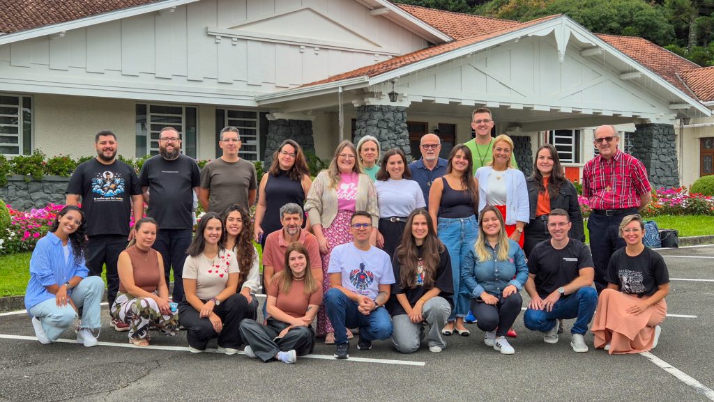 Encontro reúne grupos gestores das obras sociais e apresenta Mapa de Competências em Curitiba