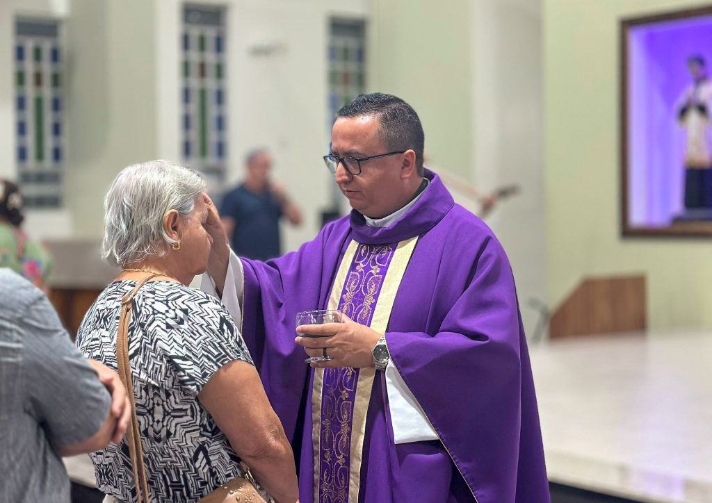 Galeria de fotos: Quarta-feira de Cinzas na Paróquia São João Bosco em Itajaí
