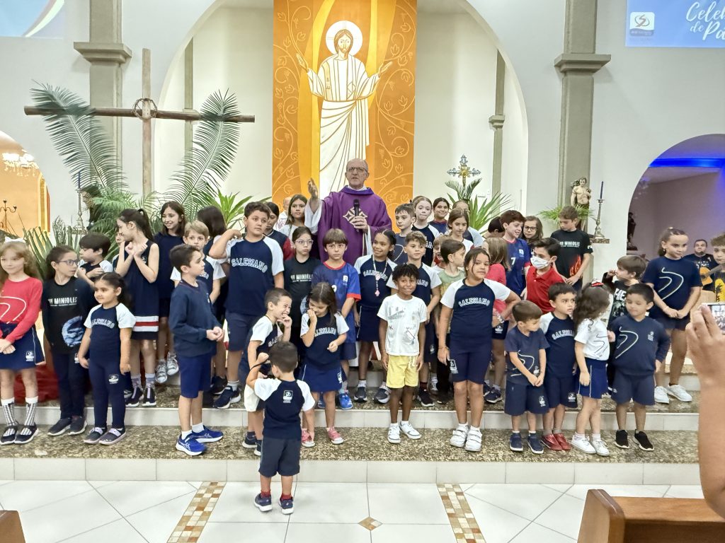 MISSA DE PÁSCOA COM O COLÉGIO SALESIANO BALNEÁRIO CAMBORIÚ
