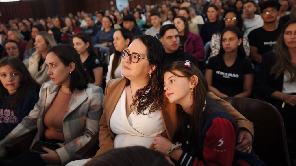 Mãe, teu amor é a esperança que floresce em nossos corações 🌸