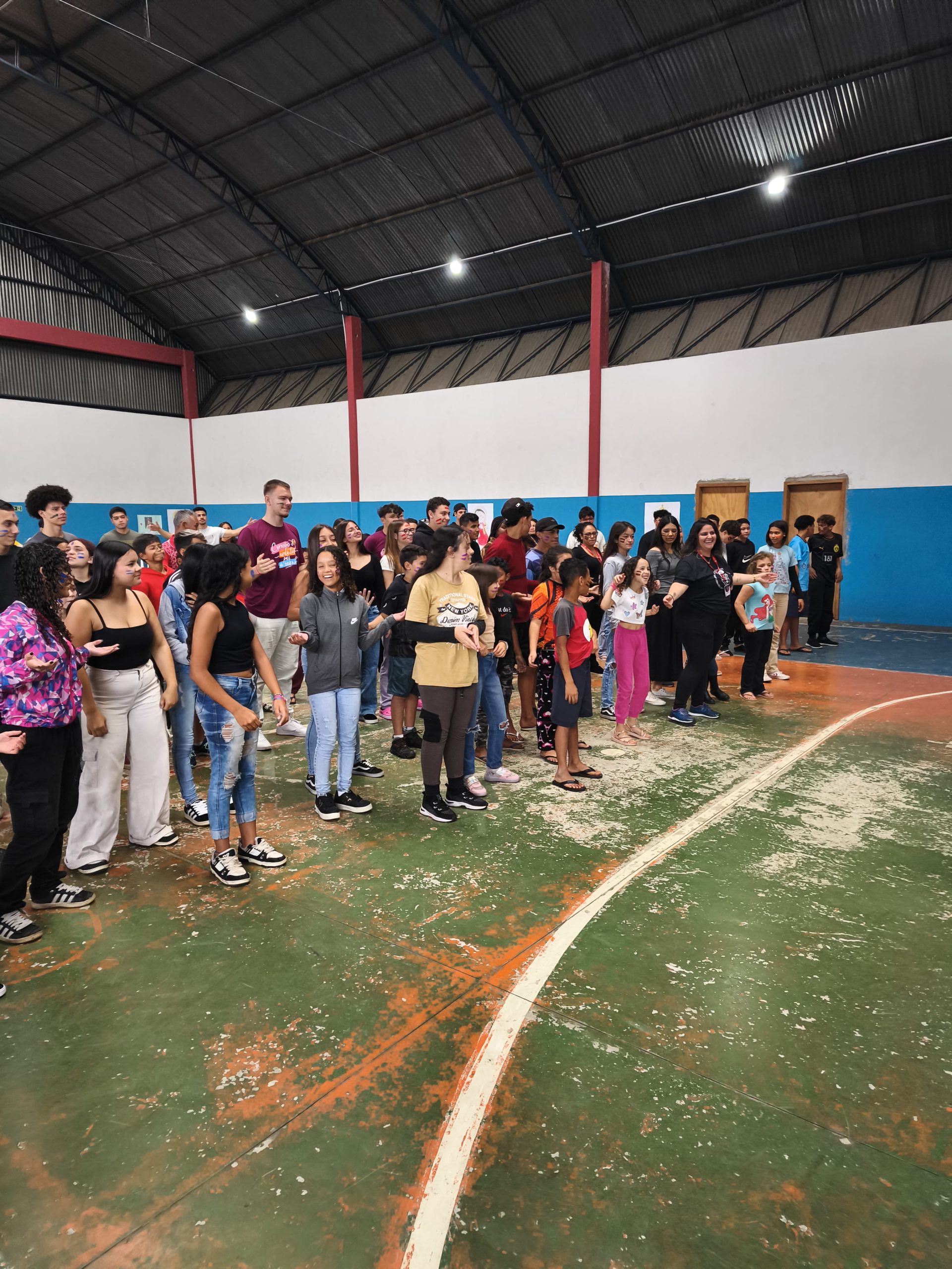Comunidade celebra dia de Nossa Senhora Auxiliadora com oratório festivo no ISAS