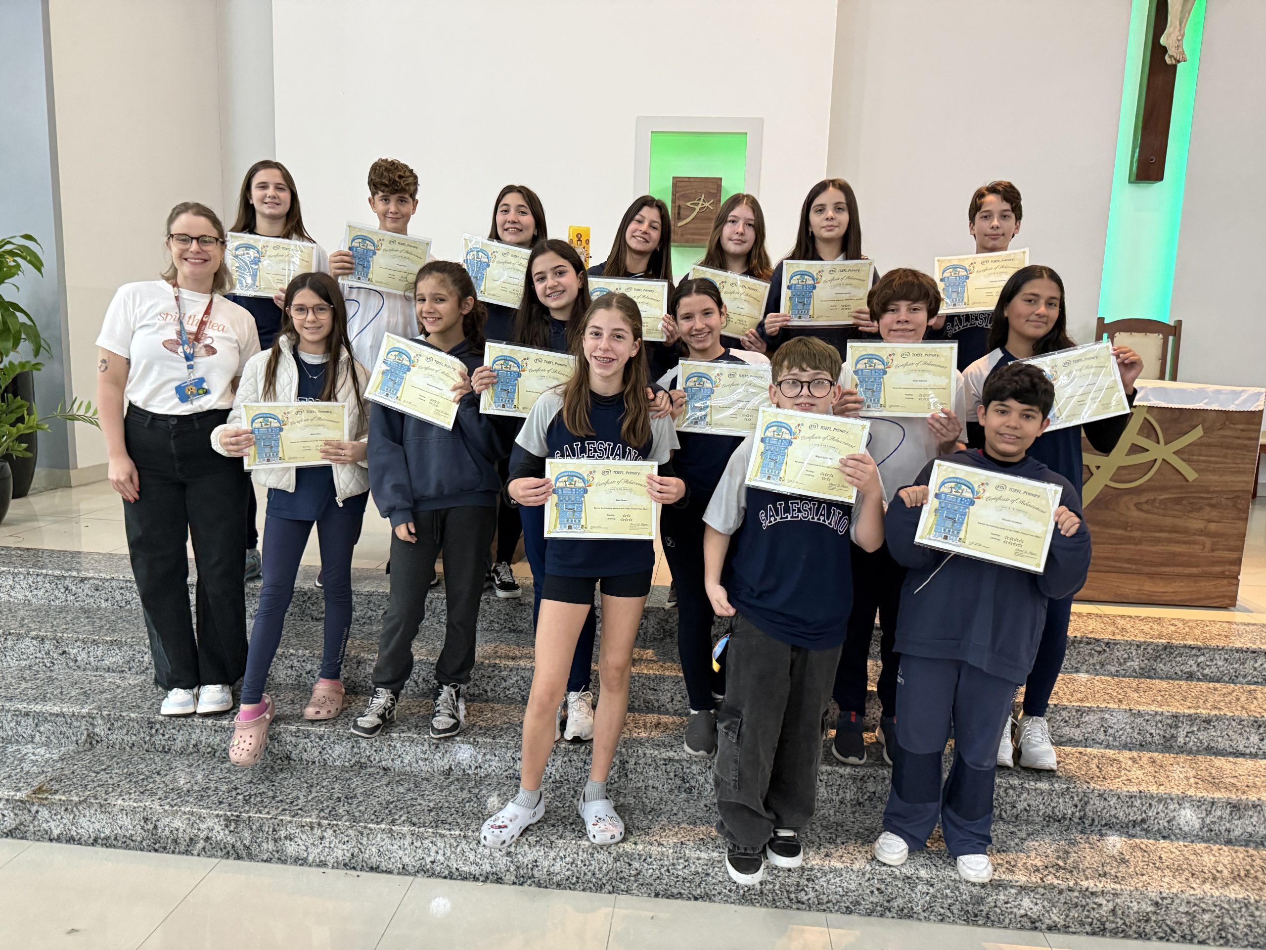 Entrega dos Certificados TOEFL para o 6º ano