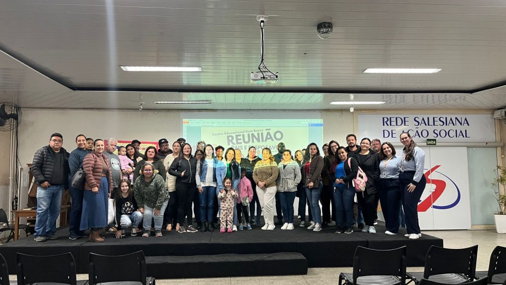 Centro Educacional Dom Bosco promove reunião para aproximar famílias e fortalecer parceria na educação