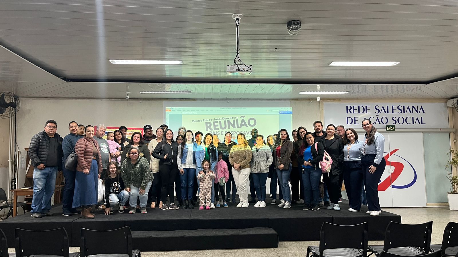 Centro Educacional Dom Bosco promove reunião para aproximar famílias e fortalecer parceria na educação
