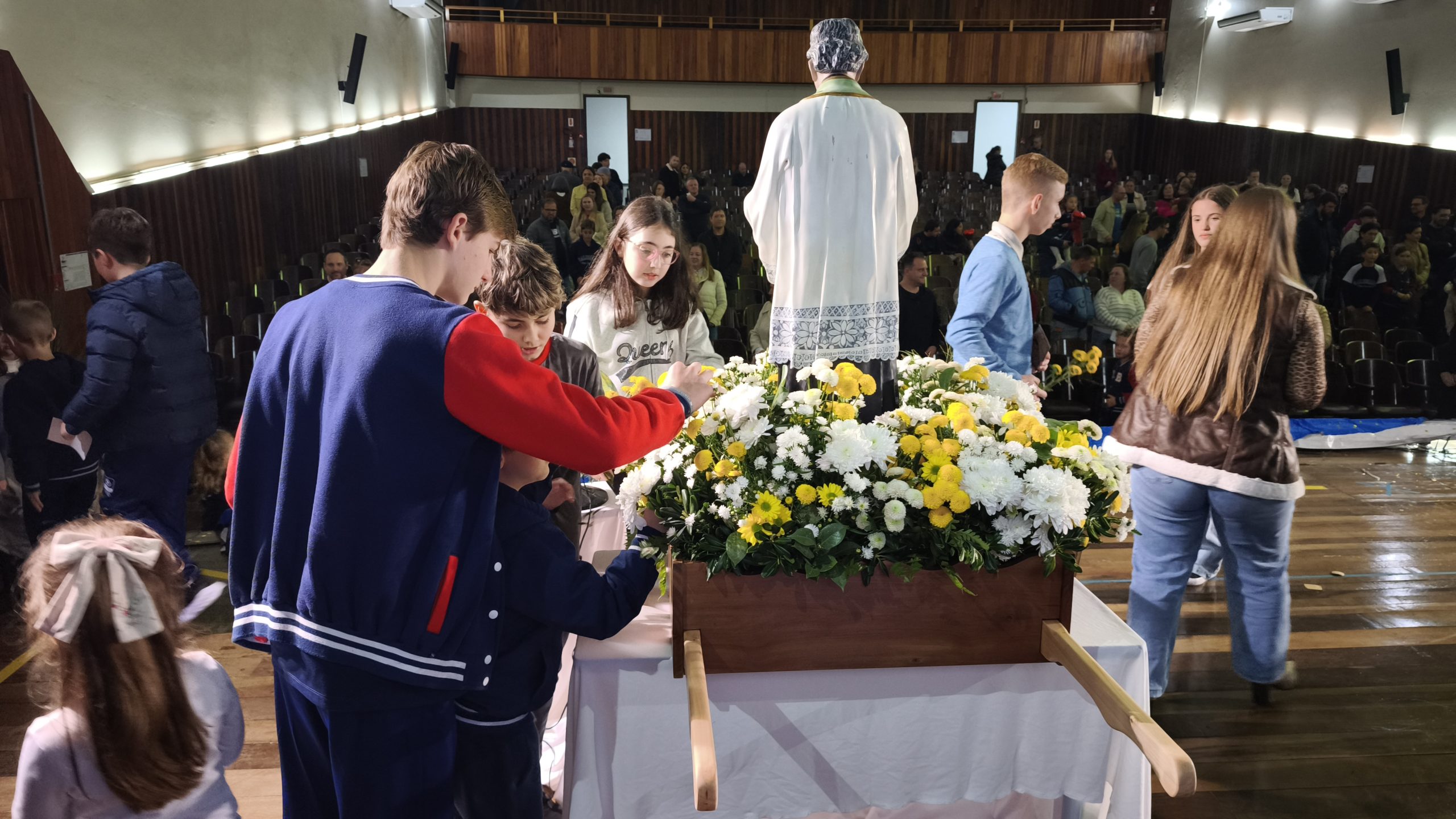 Colégio Dom Bosco de Rio do Sul celebra os 210 anos do Pai e Mestre da Juventude