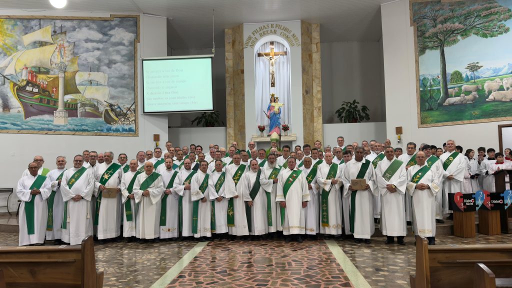 Paróquia Nossa Senhora Auxiliadora acolhe diáconos diocesanos para celebração de renovação das promessas diaconais
