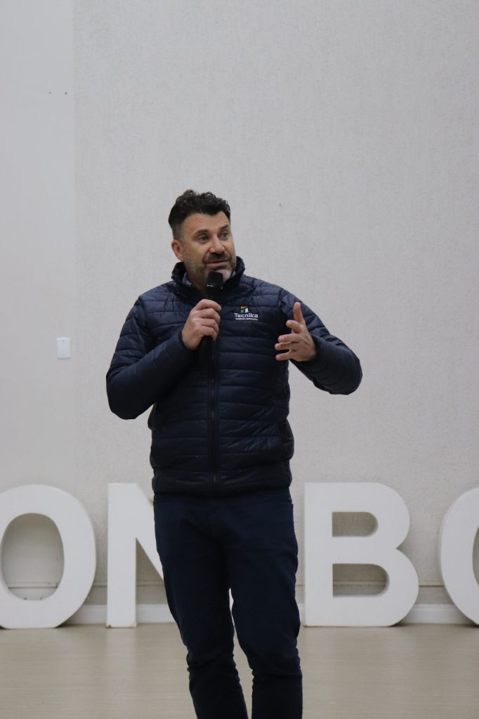Palestra com Mogar Sincak inspira alunos do Ensino Fundamental II
