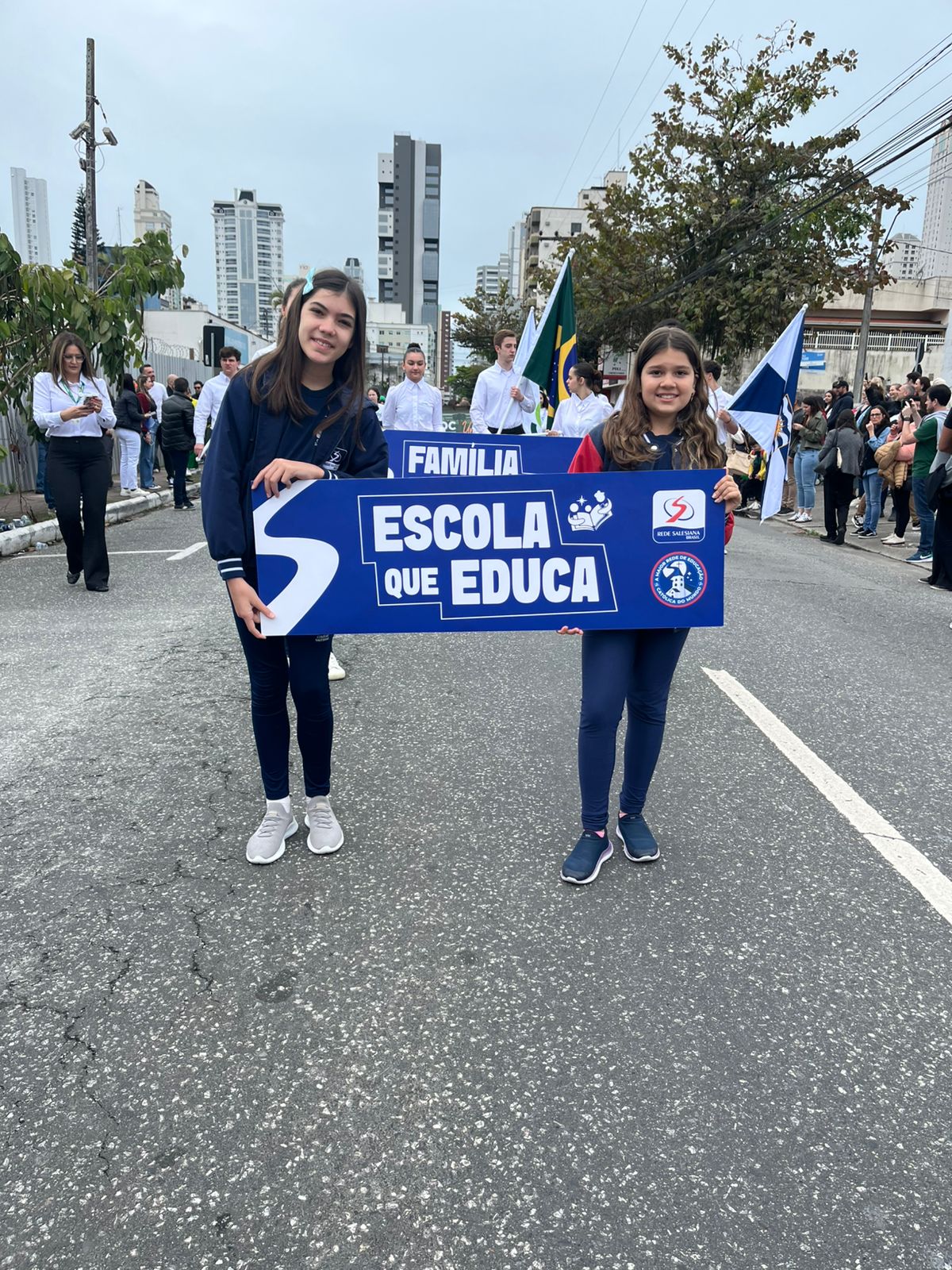 Educação Salesiana em destaque no Desfile Cívico de Balneário Camboriú