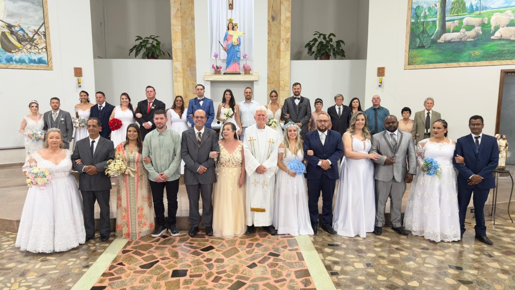 Paróquia Nossa Senhora Auxiliadora realiza 15 Casamentos Comunitários com forte participação da comunidade