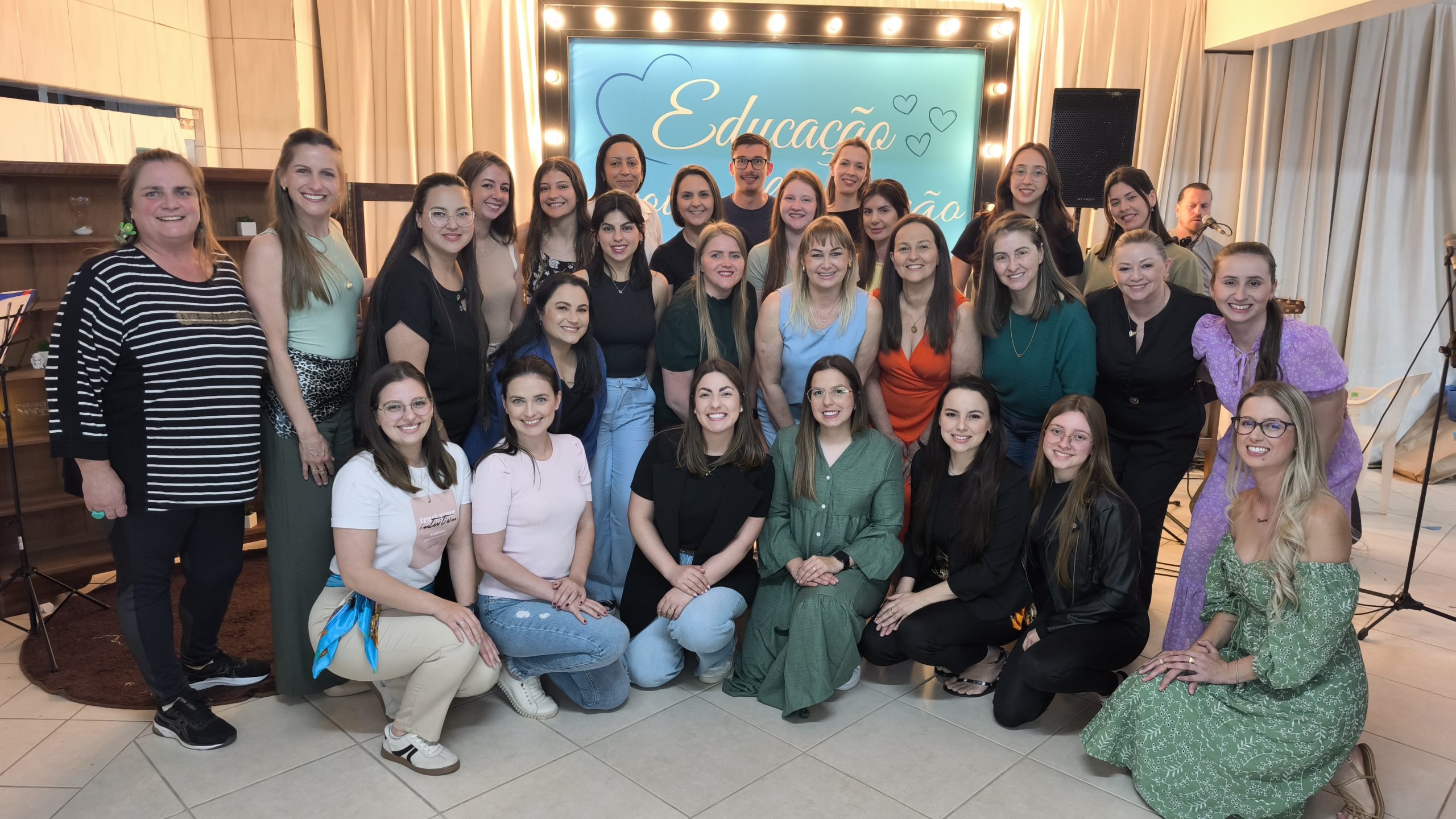 Uma noite de gratidão e bênçãos aos educadores