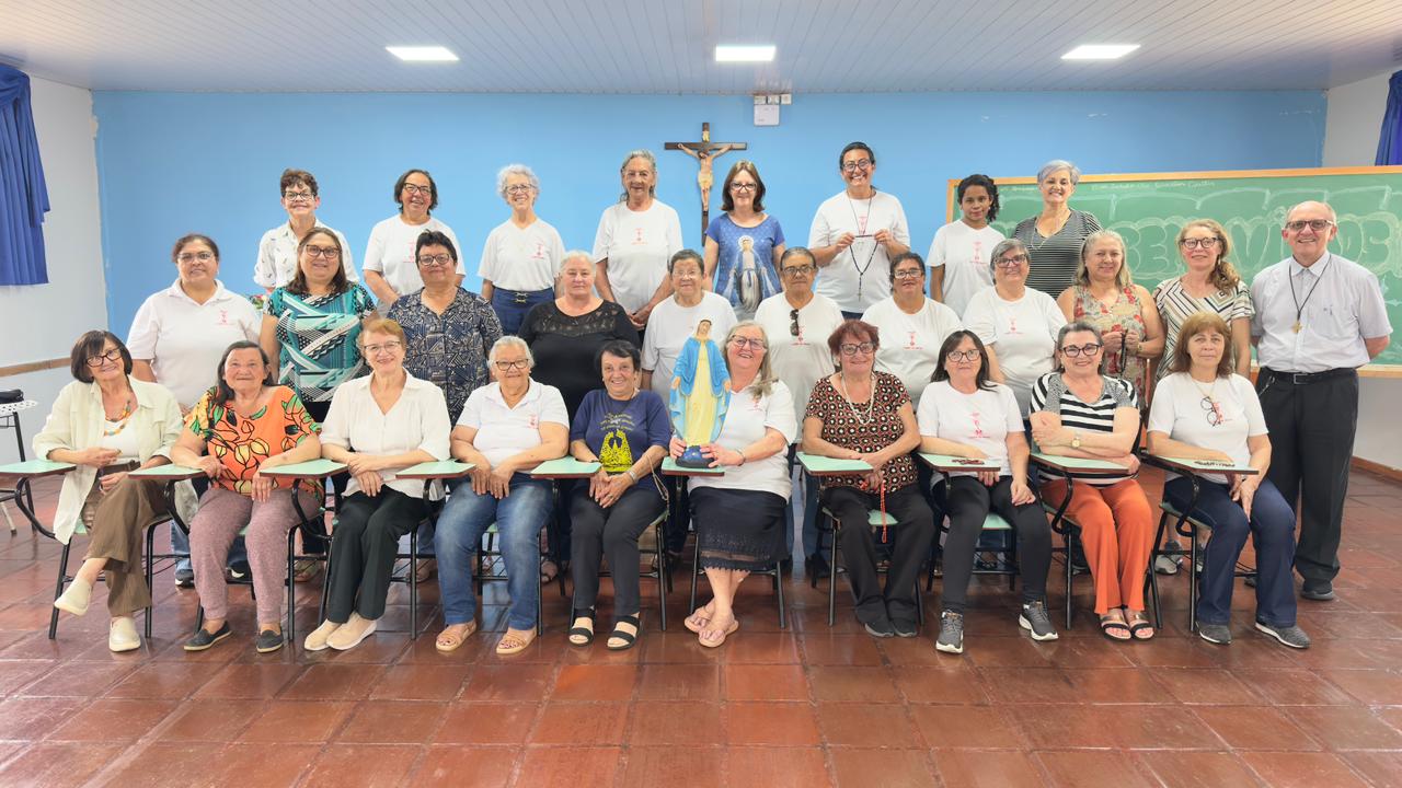 Legião de Maria da Paróquia Nossa Senhora Auxiliadora realiza reunião mensal
