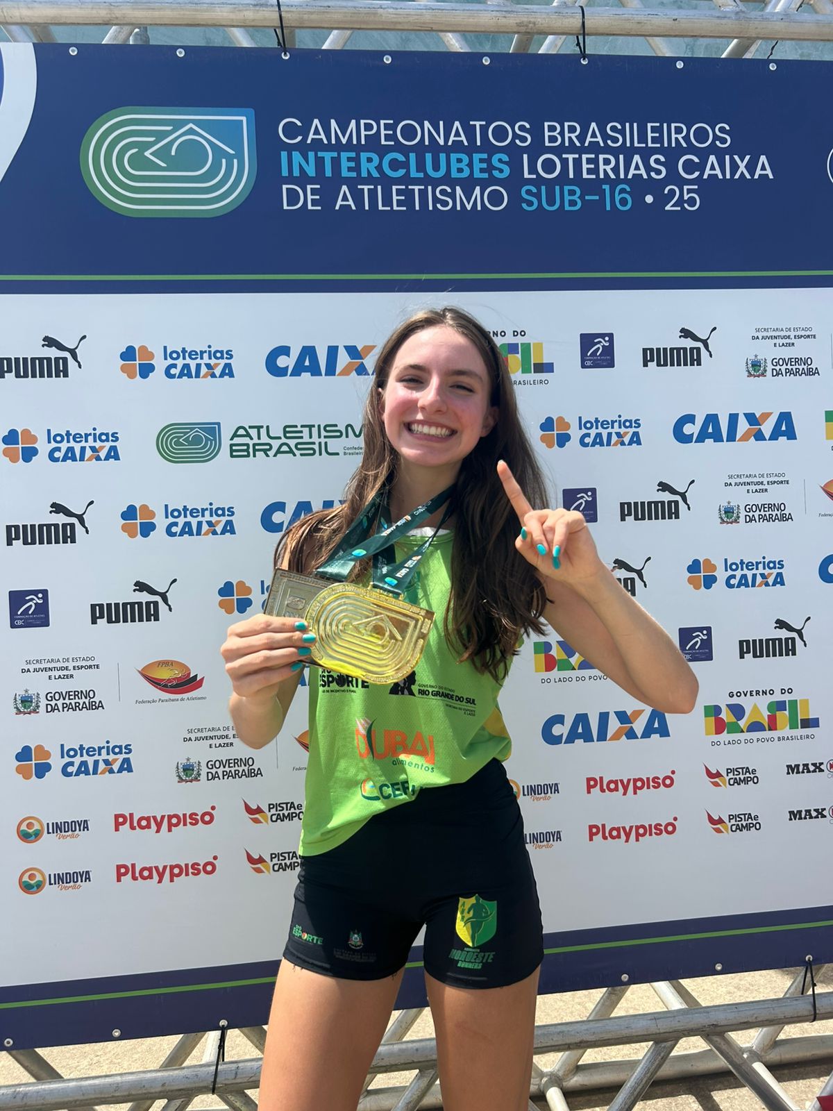 Emanueli Hein, campeã brasileira e nova recordista nacional dos 1500m com obstáculos!