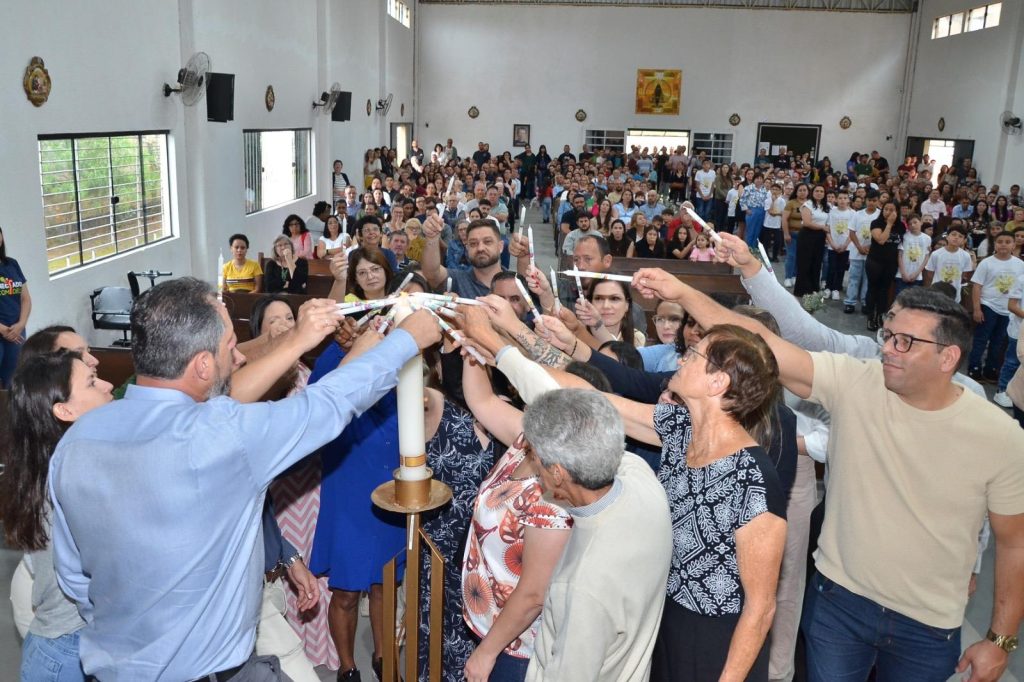 Crianças das Comunidades Nossa Senhora da Glória e Aparecida fazem primeira comunhão