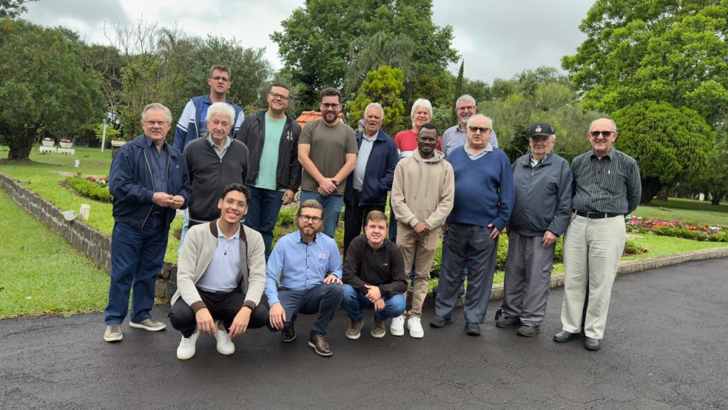 Salesianos do Paraná se encontram para o Retiro Trimestral