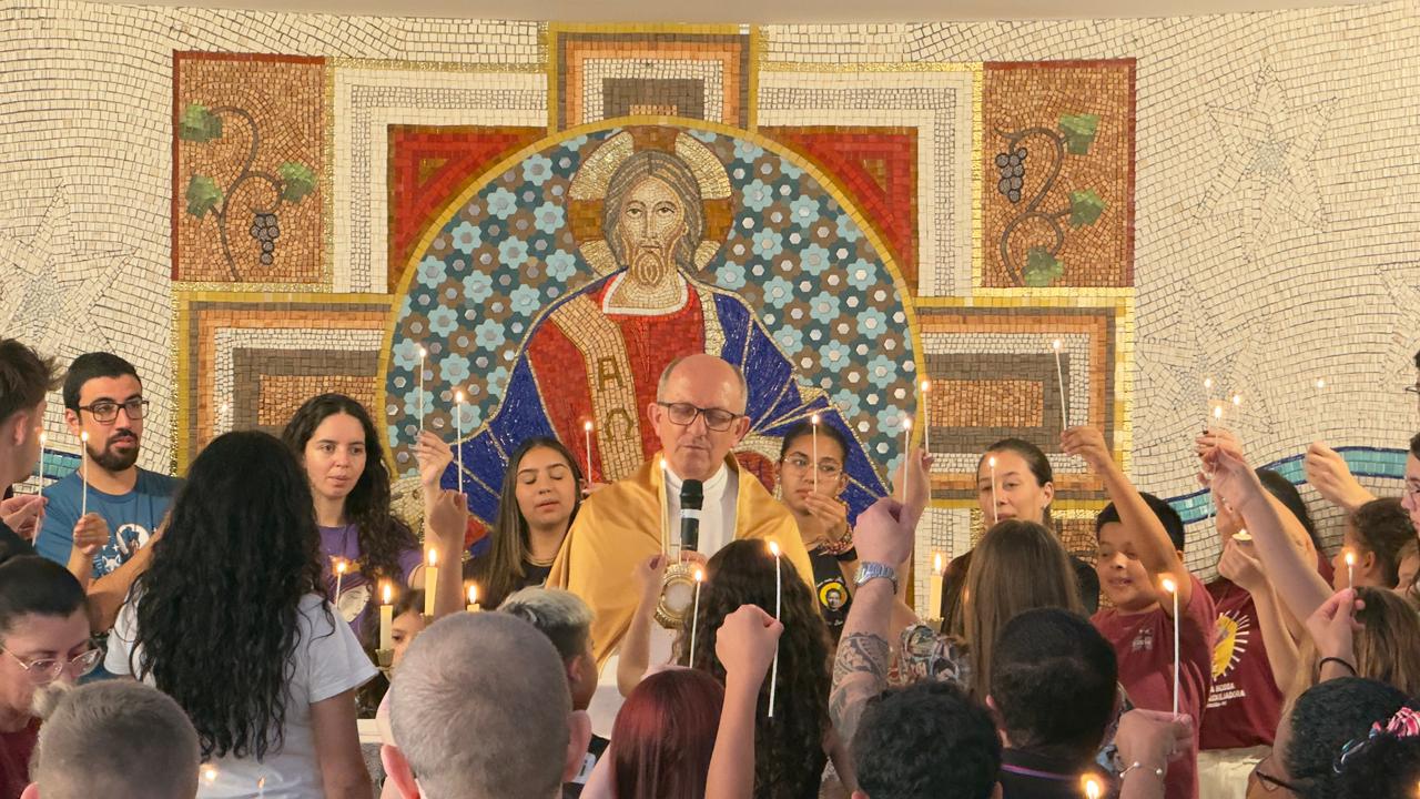 No dia de São João Bosco, Paróquia Nossa Senhora Auxiliadora promove Adoração Eucarística para crianças, adolescentes e jovens
