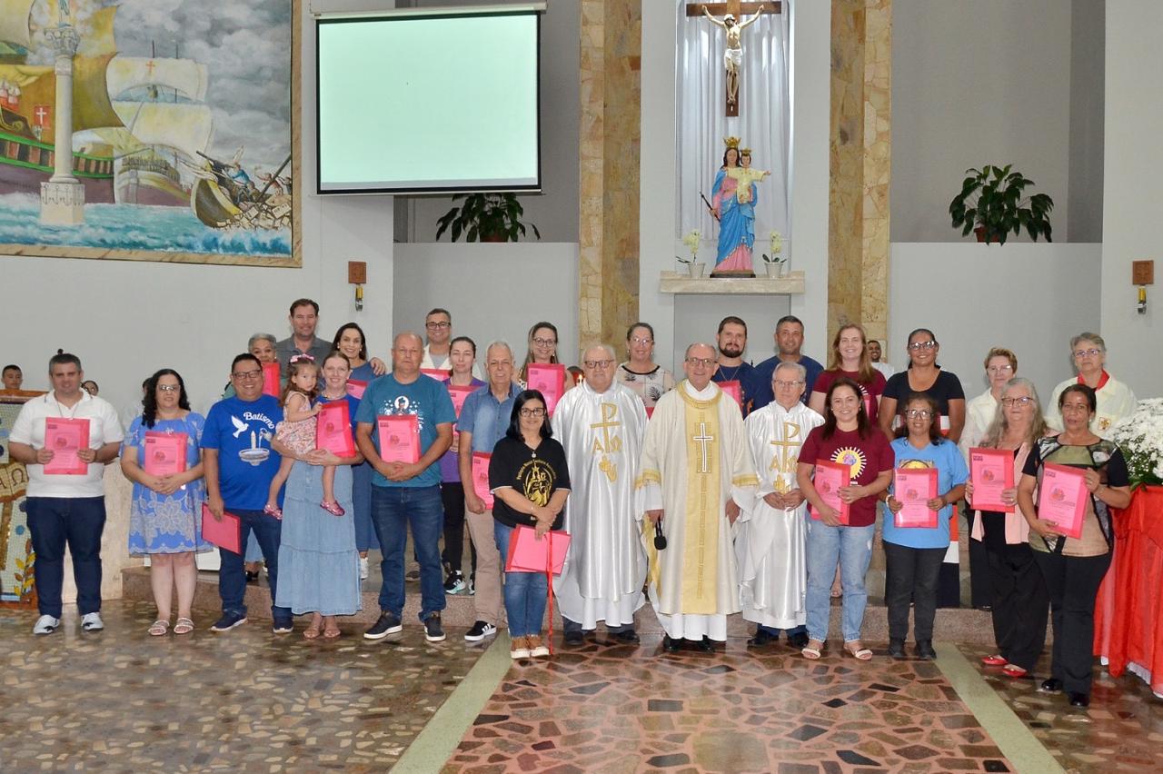 Paróquia Nossa Senhora Auxiliadora, de Ponta Grossa, abre Ano Pastoral com entrega das Pastas Pastorais