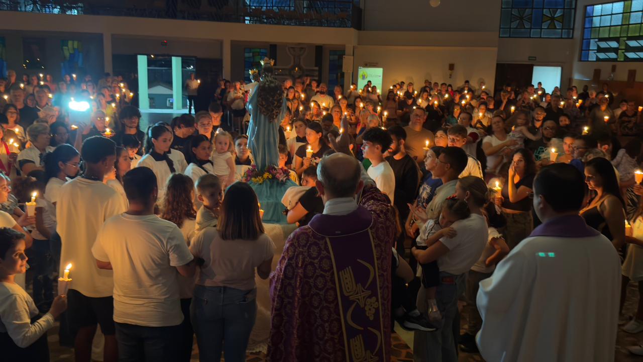 Paróquia Nossa Senhora Auxiliadora realiza mais uma Santa Missa de Consagração das Famílias