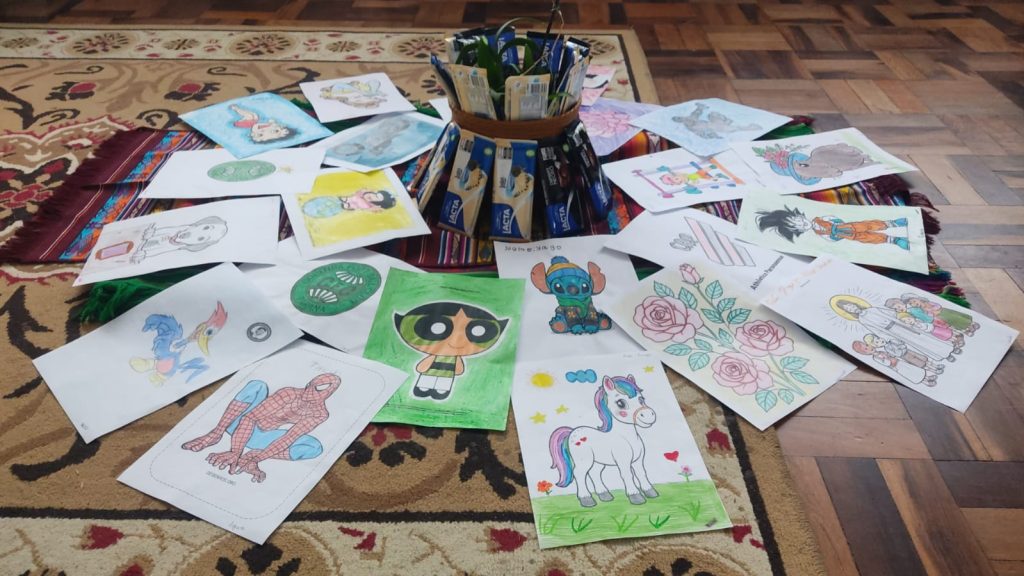 Cores que aproximam: uma dinâmica especial entre educadores e educandos