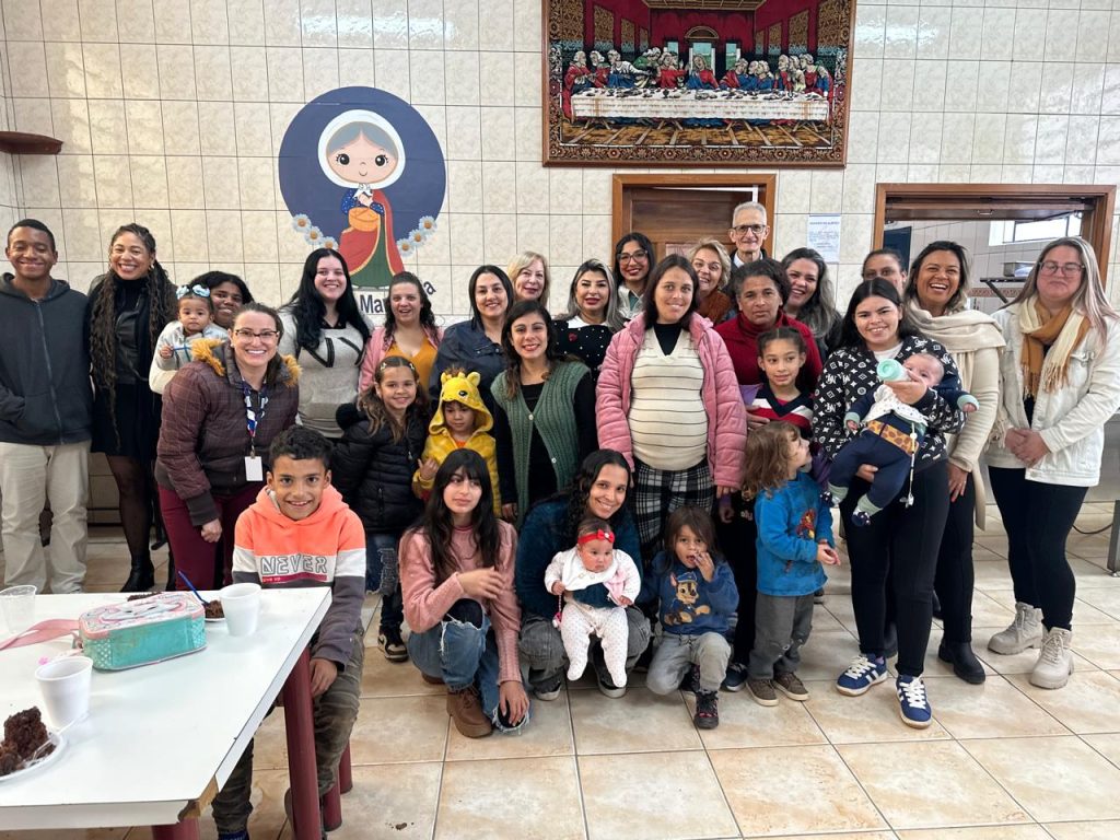 Tarde Especial em Homenagem às Mães no Novo Lar