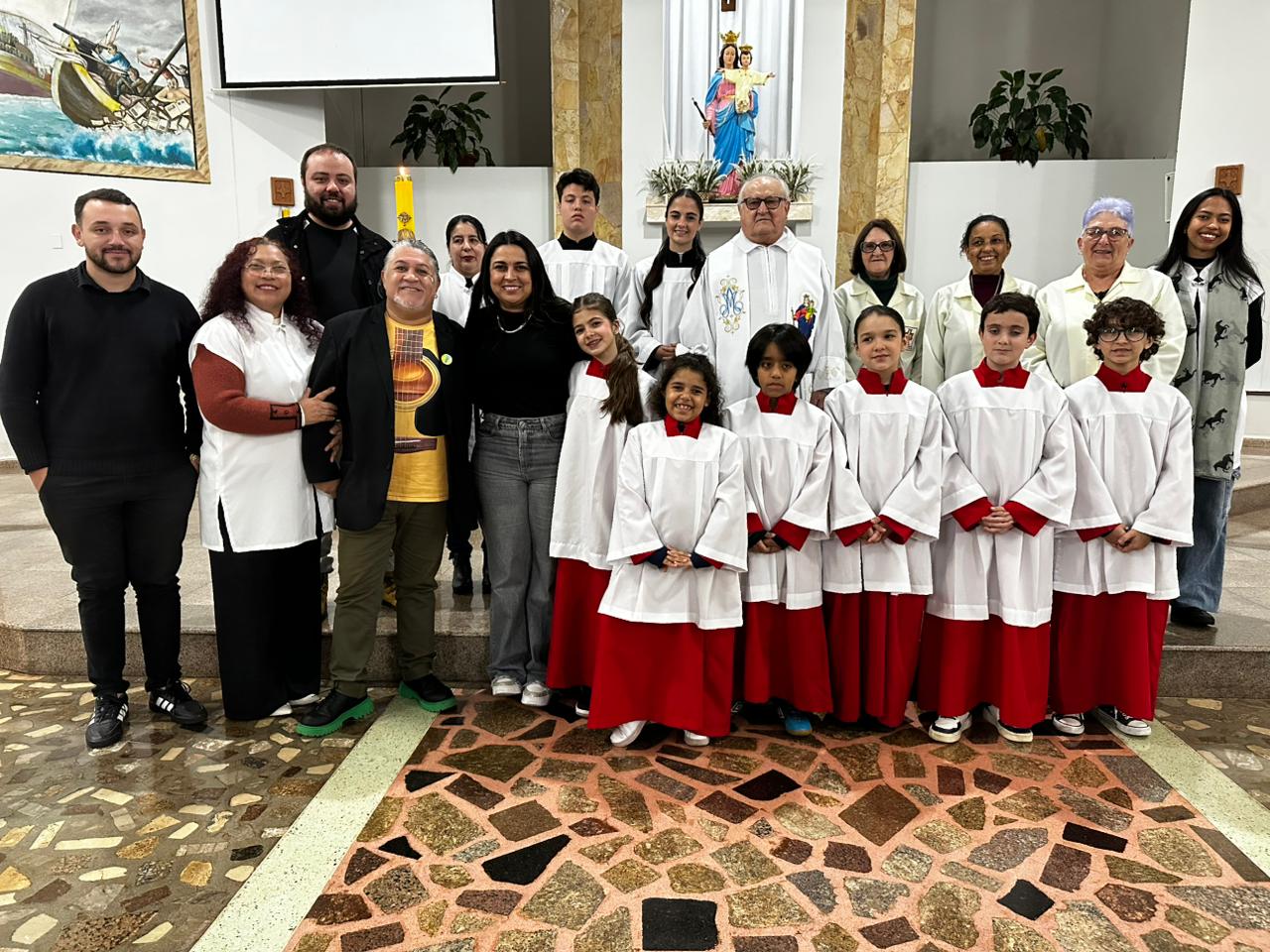 Comunidade Matriz realiza Tríduo Mariano em preparação aos Festejos de Nossa Senhora Auxiliadora, em Ponta Grossa