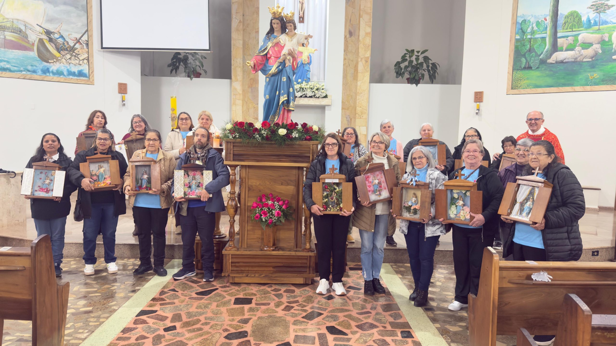 Zeladoras(os) das Capelinhas realizam Caminhada em homenagem a Nossa Senhora Auxiliadora, em Ponta Grossa