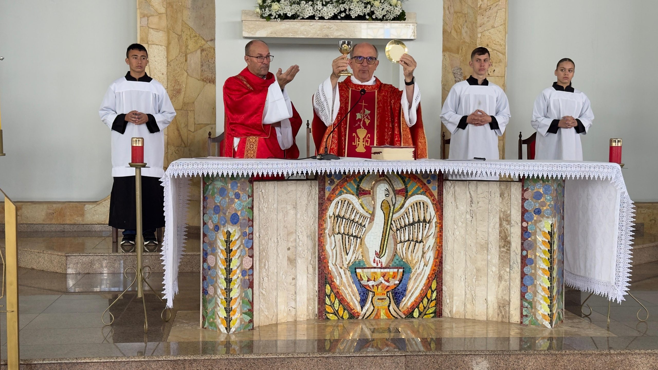 Comunidade Matriz celebra solenemente a Padroeira Nossa Senhora Auxiliadora, em Ponta Grossa, no dia de Pentecostes