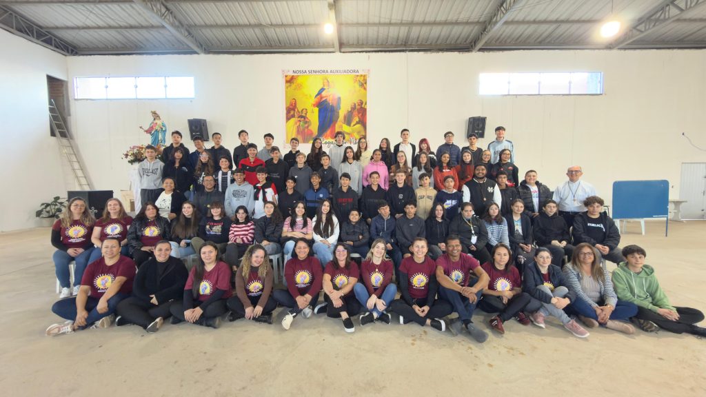 Paróquia Nossa Senhora Auxiliadora proporciona retiro espiritual para adolescentes e jovens que receberão o Sacramento da Crisma