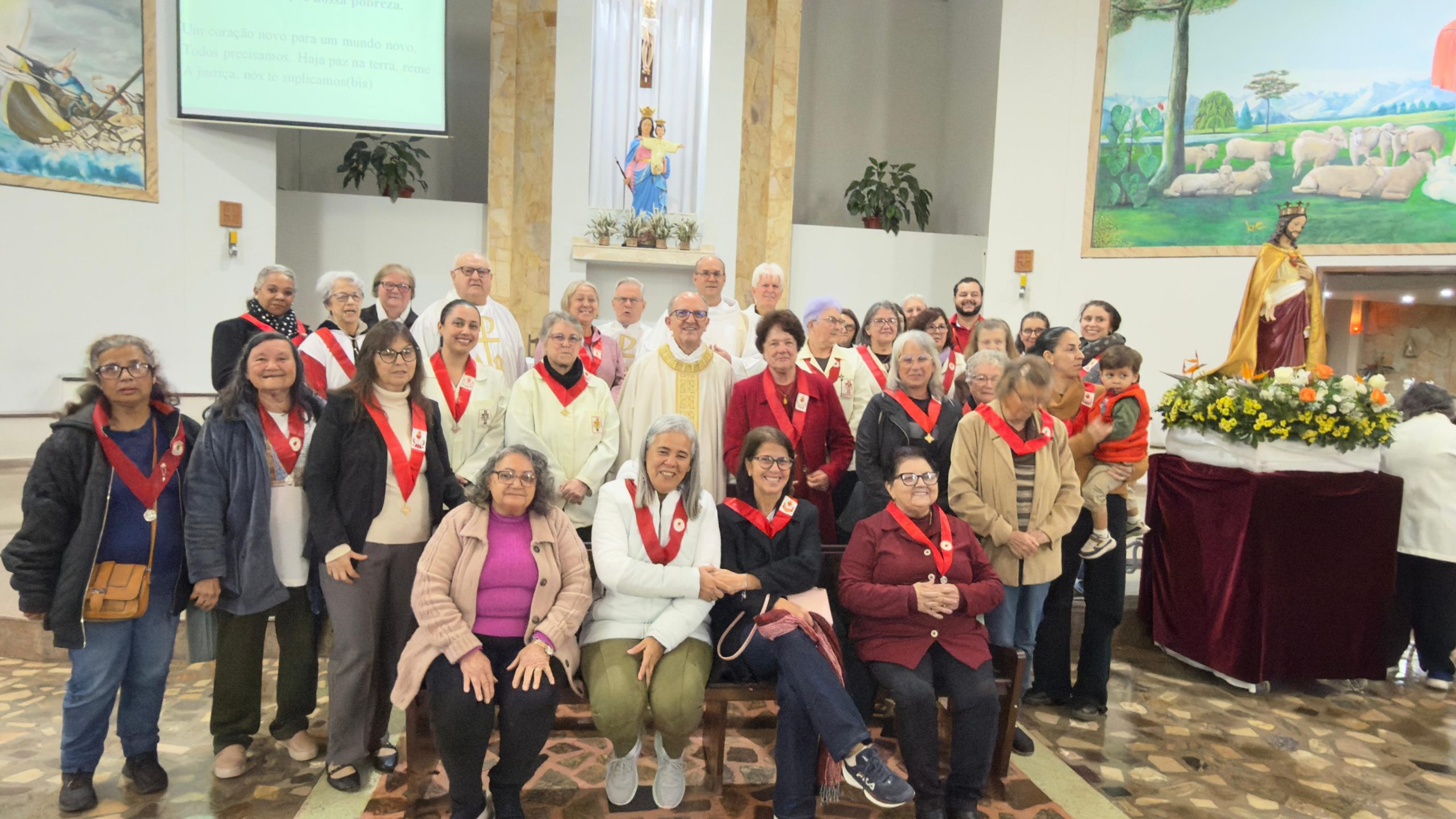 Apostolado da Oração da Paróquia Nossa Senhora Auxiliadora celebra solenemente o Sagrado Coração com dois novos membros
