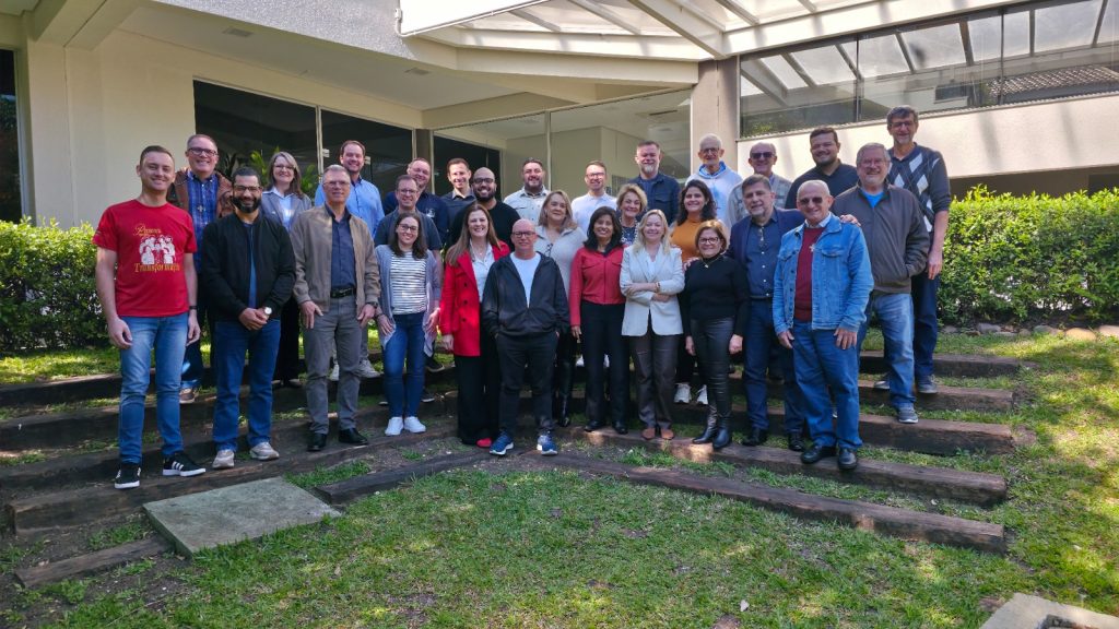 A Diretora Executiva do Novo Lar, Cristina Hugentobler, e o Diretor Institucional, Pe. Asídio Deretti, participaram do Encontro Inspetorial das Direções Institucionais, Direções Executivas, Assessorias e Coordenações Inspetorias, promovido pela Inspetoria Salesiana São Pio X, entre os dias 24 e 27 de agosto, em Curitiba (PR).