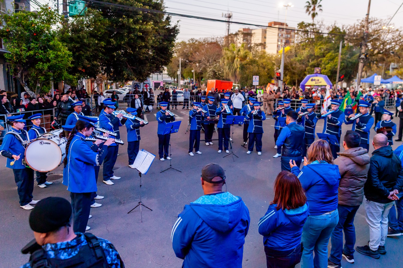 Educandos e educadores do Novo Lar participaram do desfile cívico de 7 de Setembro, levando música, alegria e a presença do carisma salesiano para as ruas de Viamão