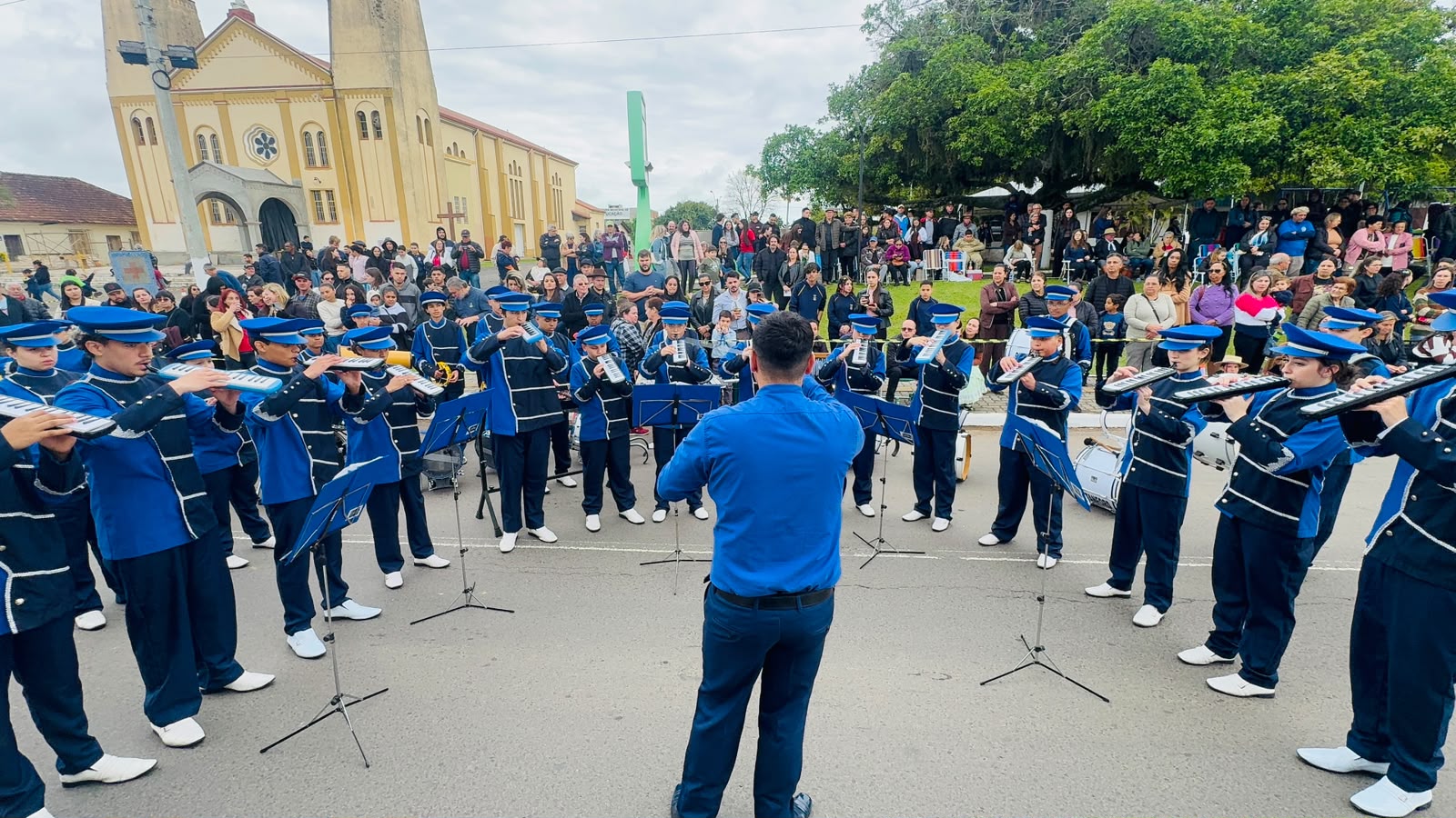 Banda Marcial Dom Bosco leva o carisma salesiano ao desfile cívico de Igrejinha