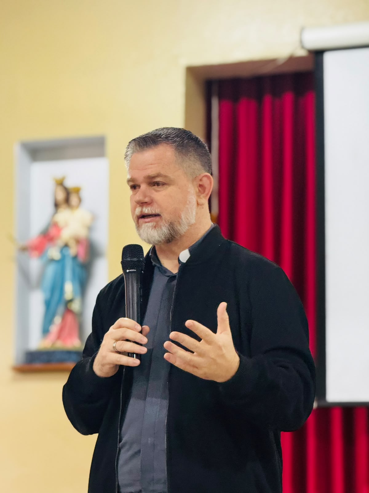 Novo Lar recebe visita inspetorial do Pe. Ademir Ricardo Cwendrych para fortalecer a missão salesiana